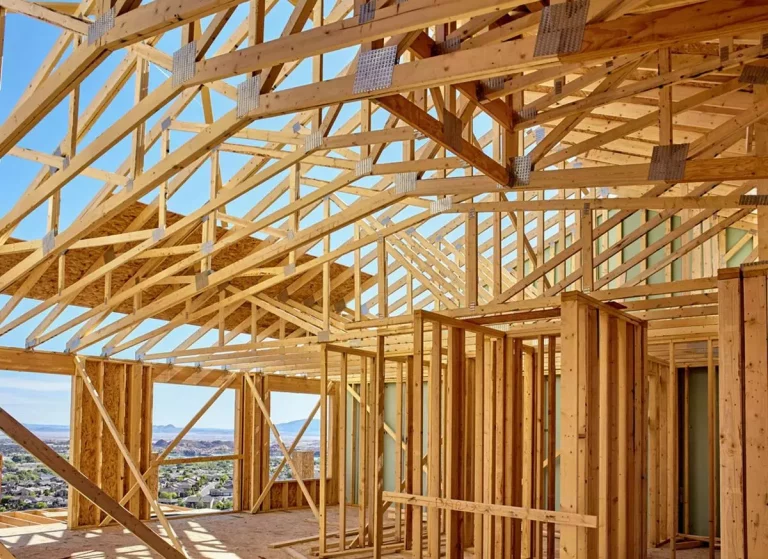 Kreatywne Zastosowania Konstrukcji Drewnianych – Nowoczesne Trendy w Architekturze Budynków